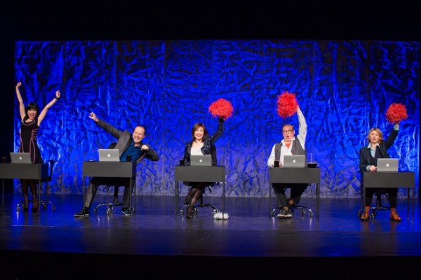 FOTO: Komedija PAZI M@IL! v Murski Soboti presenečala z burnimi zasuki